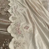 یه جفت یالان پرده  گلدوزی شده کرمی|پرده، رانر، رومیزی|نسیم‌شهر, |دیوار