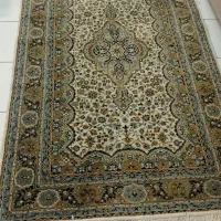 فرش کناری زمینه کرمی وخاکستری سالم وظریف