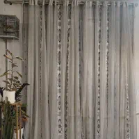 پرده با ملافه های زیر و میله استیل