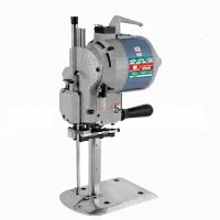 تیغ زن تریکو ماهر و جوان