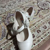 کفش سالم|کفش و لباس بچه|میانه, |دیوار