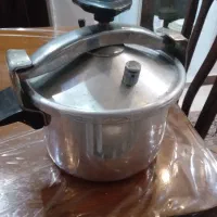 زودپزوسرخ کن نومیباشد|ظروف پخت‌وپز|رشت, جانبازان|دیوار