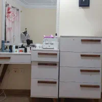 میز آرایش و تخت دونفره|تخت و سرویس خواب|رشت, استادسرا|دیوار