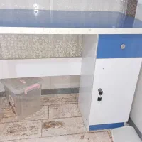 تختخواب کودک نوجوان +میز تحریر +تشک (نو)