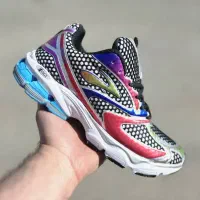 جشنواره تخفیف کفشک، بروکس سوزنی