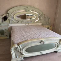 ست تخت رو میزی اینه میز کمد ایتالیایی در حد نو