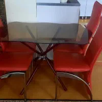 میز شیشه ای وصندلی چرم