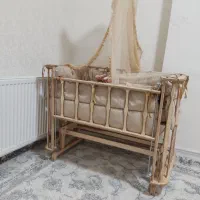 تخت کنار مادر