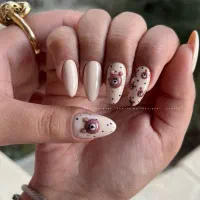 به چند مدل خانم برای کاشت ناخن نیازمندیم