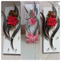 جا کلیدی دیواری تزیینی با گل پارچه‌ای دست‌ساز