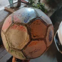 توپ فوتبال برای بازی در چمن یا اسفالت