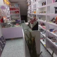 قفسه و ویترین مغازه