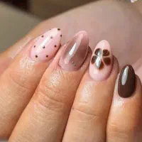 به مدل ناخن نیازمندم