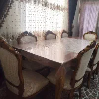 میز غذاخوری هشت نفره در حد نو