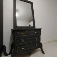 میز آرایش و آینه