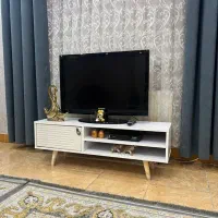 تلویزیون۳۲ اینچ همراه میز