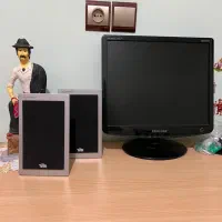 فروش فوری کامپیوتر همراه با میز