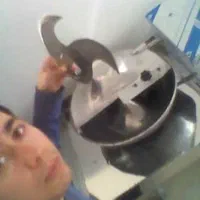 استخدام نیروی کارگر سبزی خردکن با دستگاه