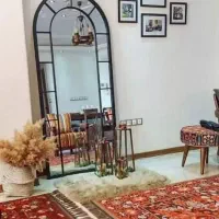 آینه با قاب فلزی مشکی