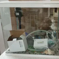 آکواریوم کاملا نو و تمیز با همه ی تجهیزات