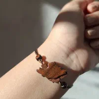 زیورآلات چوبی