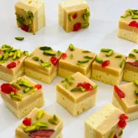 آموزش حضوری ۱۰ مدل شیرینی کرمدار مدرن در کرمان|خدمات آموزشی|کرمان, |دیوار