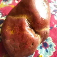 یک عدد سنگ زیبای جاسپرقرمز و‌ زرد رنگ وخاص