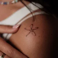 مدل خانم برای خدمات رایگان تتو بدن ظرفیت محدود