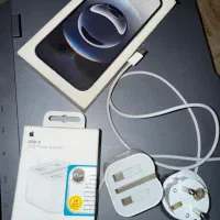 آیفون ۱۶e سفید