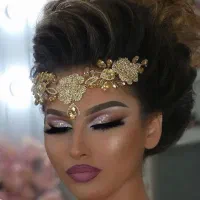 همکار خانم سالن آرایشگاه
