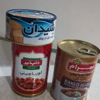 تعدادی کنسرو لوبیا و تن ماهی شیدان