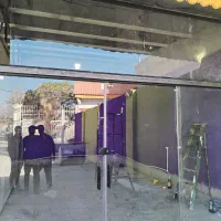 نیازمند سه نفر شاکرد در نصب شیشه سکوریت