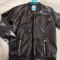 کاپشن چرم پسرانه نو و درجه یک مناسب هشت تا ۱۱ سال