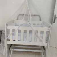 گهواره کنار تخت مادر