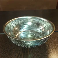 ماهی تابه چدن با تعدادی لوازمات آشپزی|ظروف پخت‌وپز|قم, زنبیل آباد|دیوار