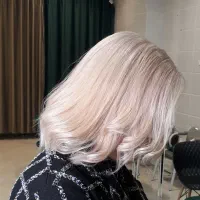 رنگ مو قیمت مناسب|خدمات آرایشگری و زیبایی|بروجرد, |دیوار