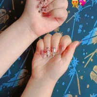 ناخنکار و دستیار شنیون هستم اماده همکاری