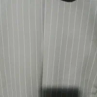 یک کت وشلوار رنگ سبز خوشرنگ