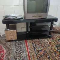 تلویزیون ومیز تلویزیون
