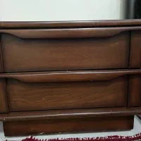 یک عدد بوفهٔ تاجدار   و 2 عدد پاتختی سالم