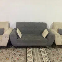 یه دست مبل ۸ نفره و یک میز و سه عدد عسلی