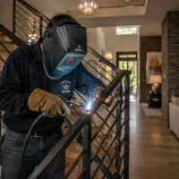 به دو نفر جوشکار ساده و آهنگر درب پنجره نیازمندیم