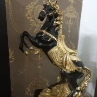 اسب طلایی رنگ ثابت مناسب جهیزیه، مغازه ،خونه