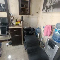 دکور و صندلی آرایشگاه مردانه یکجا فروشی|آرایشگاه و سالنهای زیبایی|بهارستان, |دیوار