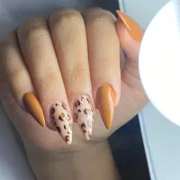 خدمات کاشت ناخن