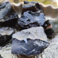 سنگ عقیق مشکی درجه یک کیلویی سیصد هزار تومان