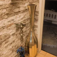 گلدان طلایی بدون خط و خش.