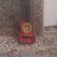 یک عدد گیتار جنس خارجی|اسباببازی بچه|قم, امامزاده ابراهیم|دیوار