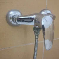 شیرآلات، آینه سرویس، سنگ توالت، روشویی و سیفون|مصالح و تجهیزات ساختمان|کاشان, شهرک خاتم الانبیا (مسکن ملی کاشان)|دیوار