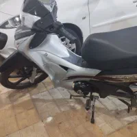 موتورسیکلت احسان لاکی